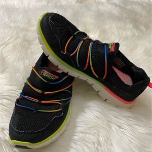 SKECHERS WOMEN'S SYNERGY LOVING LIFE WALKING SHOE